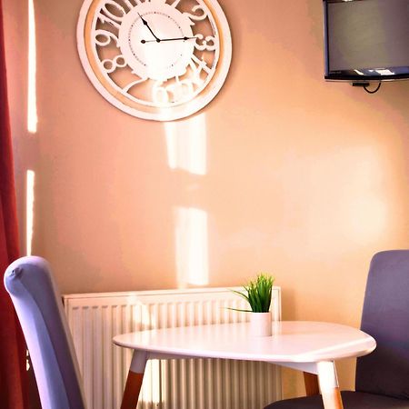 Studios & Appartements Confortables Au Centre De Bourbourg - Gare A Proximite Esterno foto