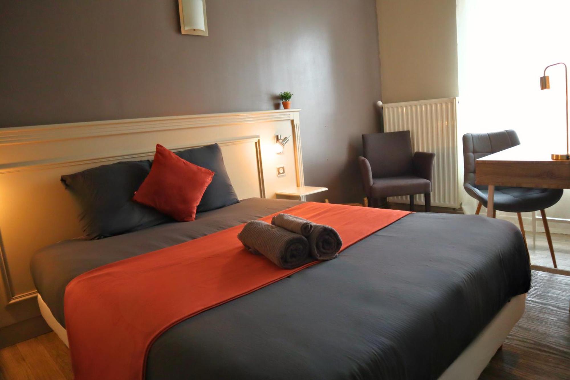 Studios & Appartements Confortables Au Centre De Bourbourg - Gare A Proximite Esterno foto