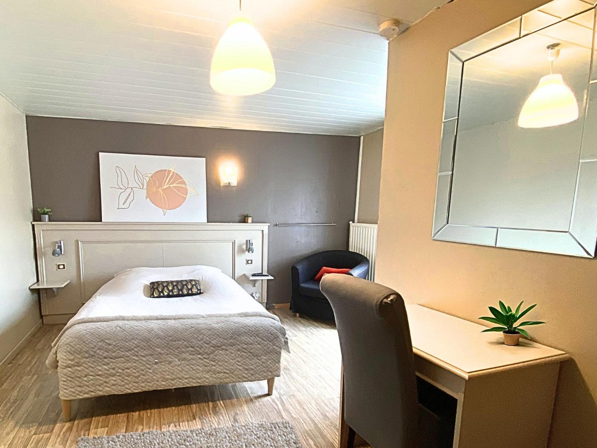 Studios & Appartements Confortables Au Centre De Bourbourg - Gare A Proximite Esterno foto